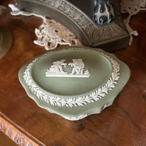 Vintage WEDGWOOD Sage Green JASPERWARE Lidded Trinket Box